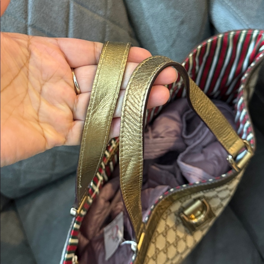 Gucci Beige and Gold Signature Tote - Picture 2 of 8